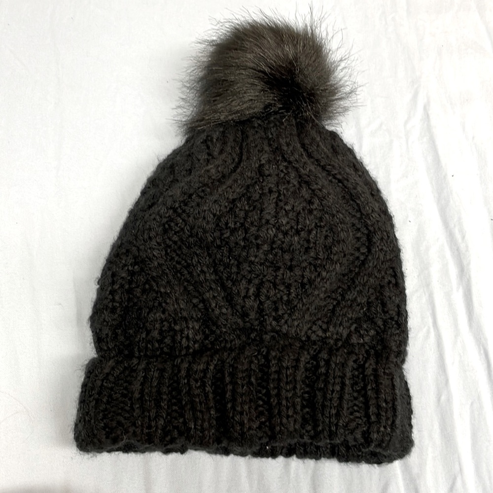 Cable knit Pom beanie